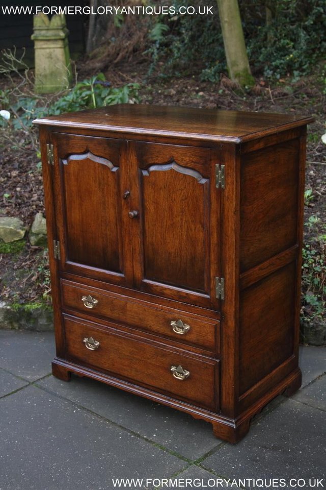 Image 2 of TITCHMARSH AND GOODWIN OAK TV HI FI DVD STAND TABLE CABINET