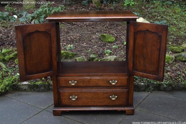 Image 3 of TITCHMARSH AND GOODWIN OAK TV HI FI DVD STAND TABLE CABINET