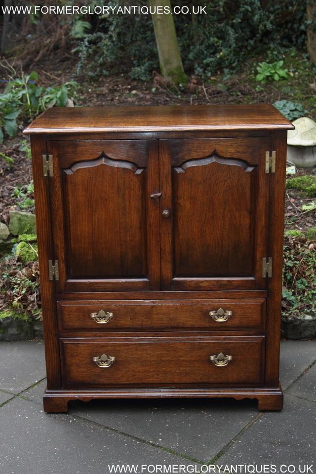 Image 38 of TITCHMARSH AND GOODWIN OAK TV HI FI DVD STAND TABLE CABINET