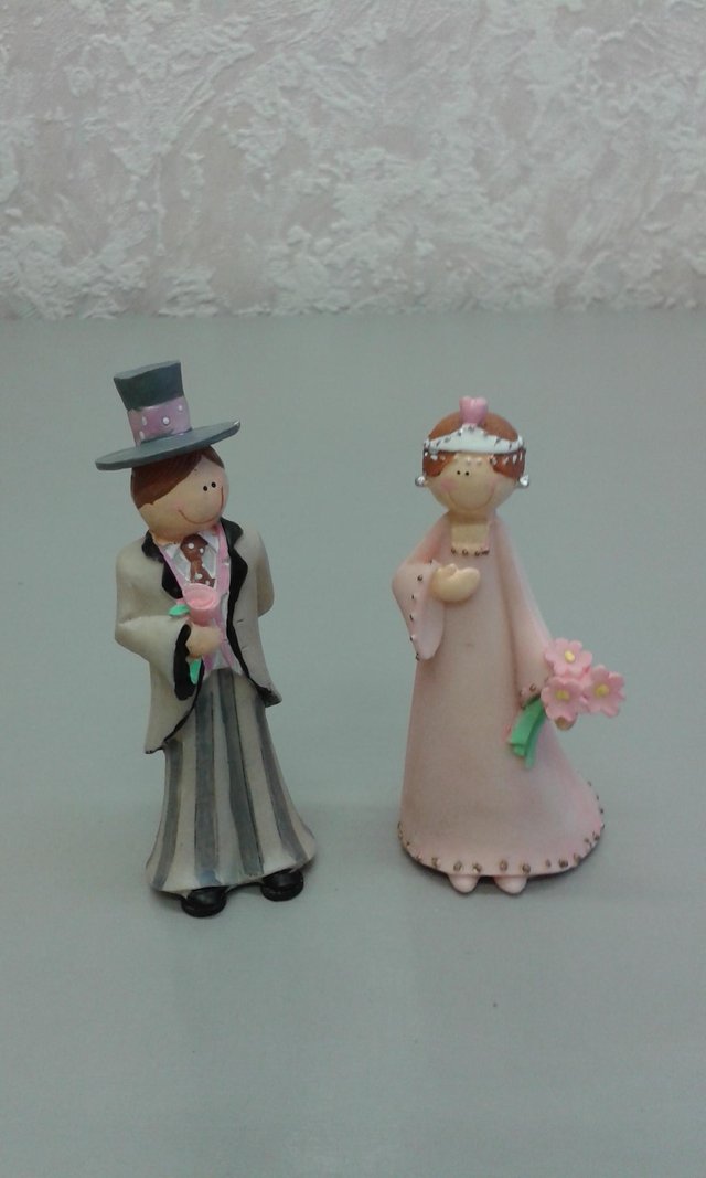 Preview of the first image of wedding figurines.