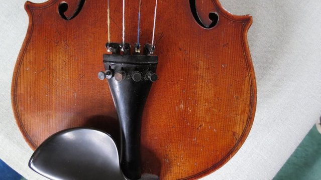 Image 2 of 4/4 Violin craftsman made modern instrument