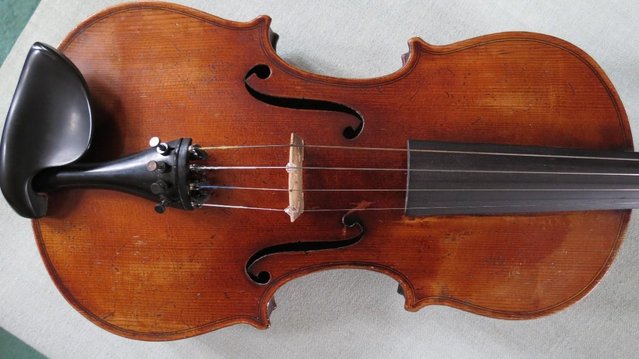 Image 3 of 4/4 Violin craftsman made modern instrument