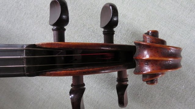 Image 5 of 4/4 Violin craftsman made modern instrument