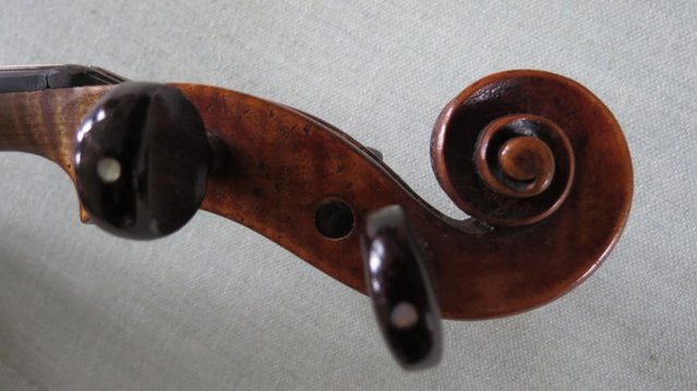 Image 6 of 4/4 Violin craftsman made modern instrument