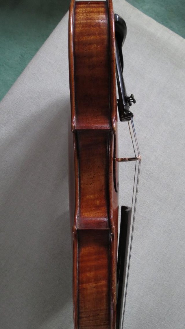 Image 10 of 4/4 Violin craftsman made modern instrument