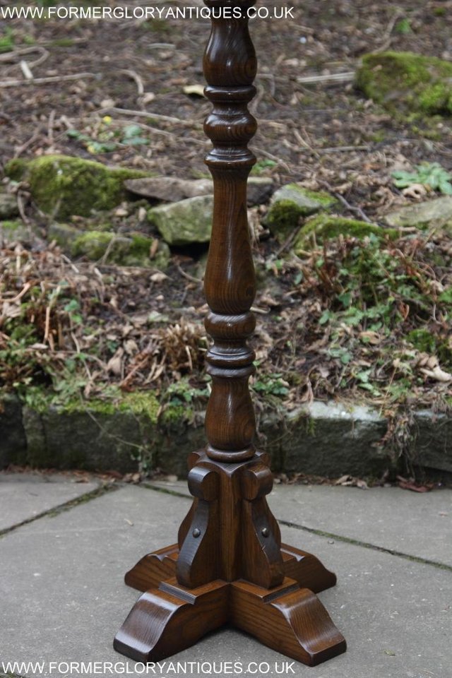 Image 3 of AN OLD CHARM JAYCEE LIGHT OAK DISPLAY PLANT LAMP STAND TABLE