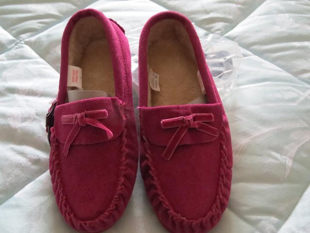 Preview of the first image of Ladies fur lined slippers brand new.