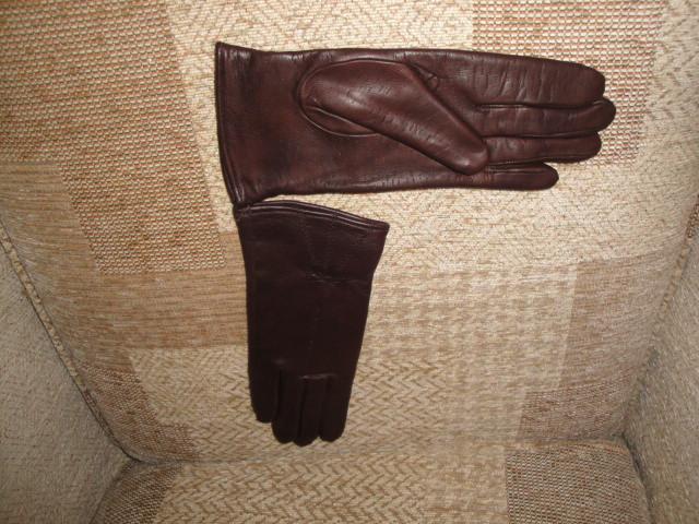 Preview of the first image of New Dark Brown Ladies Leather Keynote Gloves. Large..