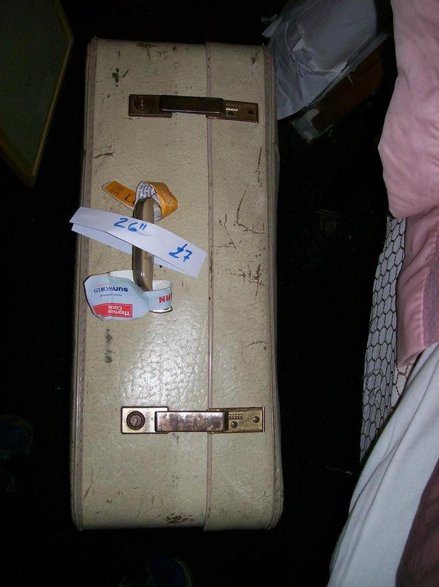 Image 3 of Whitey Cream 26" Expanding Suitcase. Ref L1049 OK.