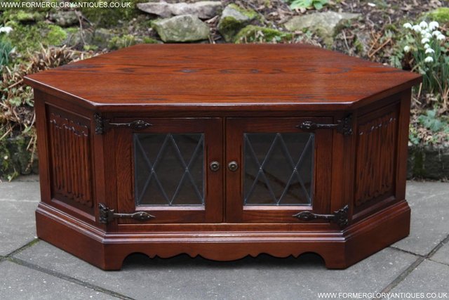 Preview of the first image of AN OLD CHARM TUDOR OAK TV HI FI DVD CD STAND TABLE CABINET.