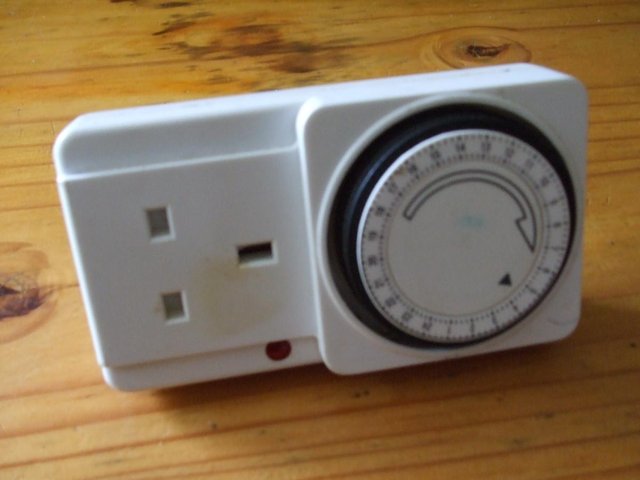 Preview of the first image of 13amp 24hour TIME SET CLOCK (0NLY £1.00).