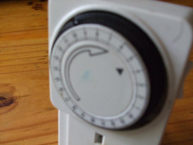 Image 3 of 13amp 24hour TIME SET CLOCK (0NLY £1.00)