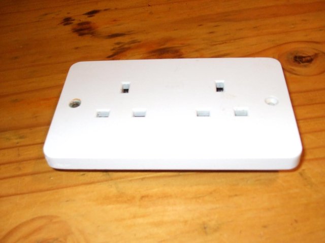 Preview of the first image of 13amp 240v TWIN WALL SOCKET  (ONLY £1.00).