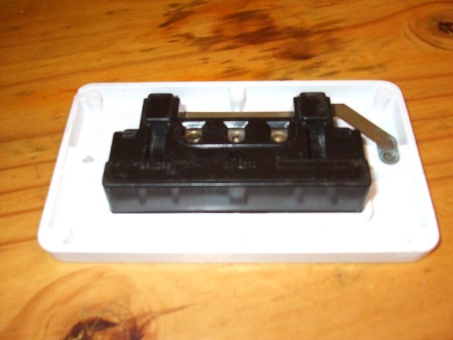Image 2 of 13amp 240v TWIN WALL SOCKET  (ONLY £1.00)