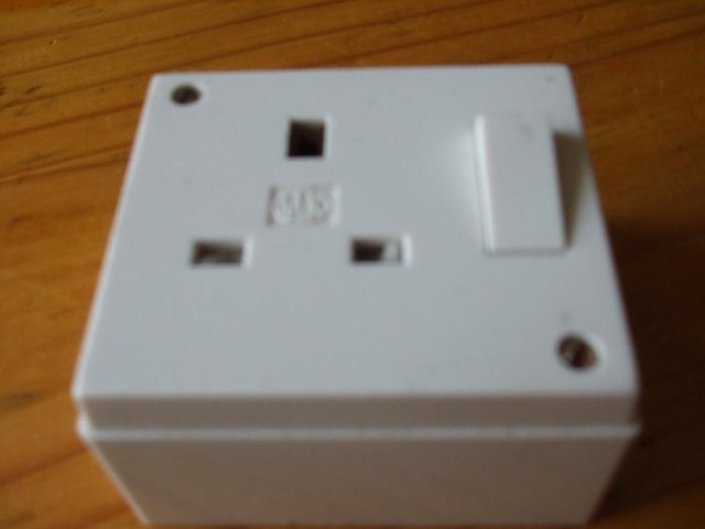 Image 2 of 13amp SWITCHED WALL SOCKET(ONLY £1.00))