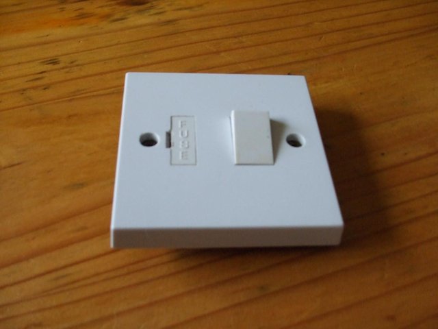 Image 3 of 240v 13amp FUSED WALL PLATE SWITCH (£1.00)
