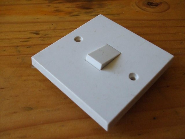 Preview of the first image of 240v 5amp  WALL PLATE LIGHT SWITCH  (ONLY £1.00).