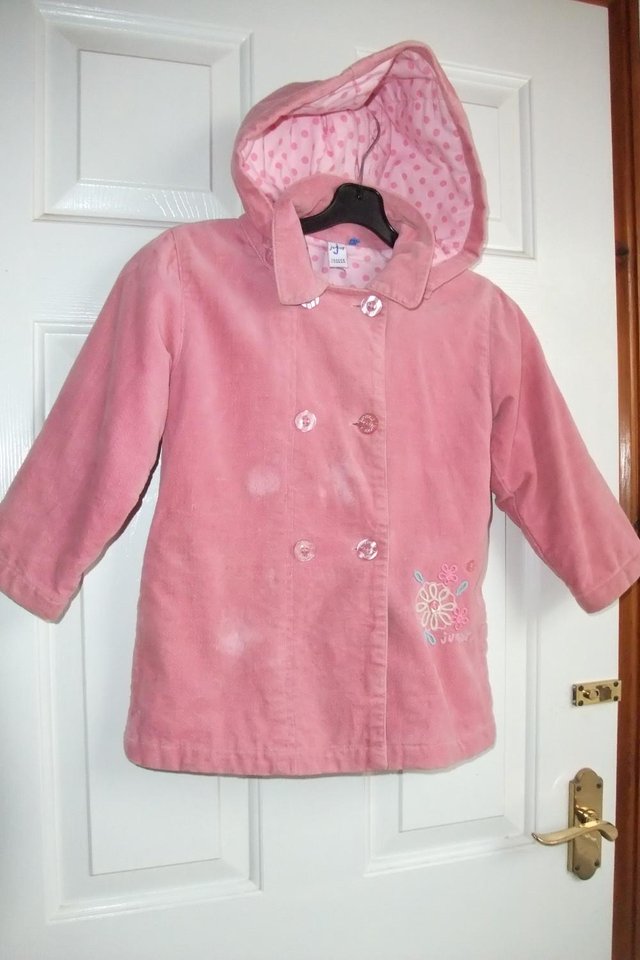 Preview of the first image of 3-4 years old coat.