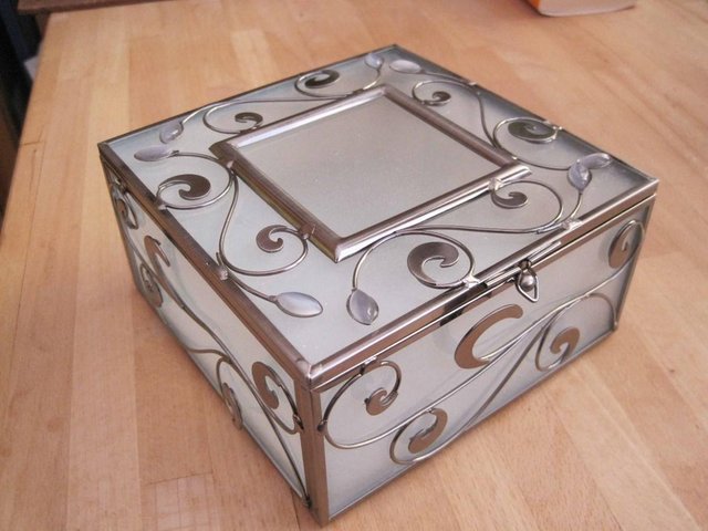 Preview of the first image of GLASS Jewellery box.