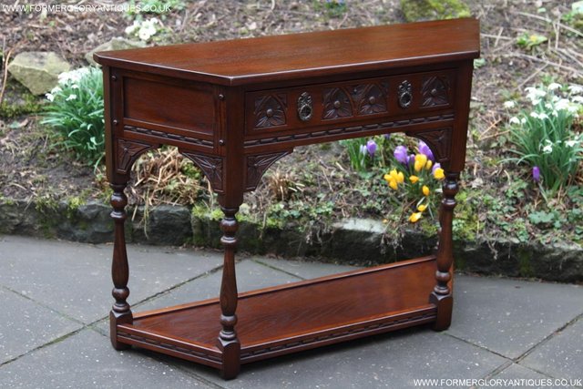 Image 4 of AN OLD CHARM TUDOR OAK COFFEE LAMP HALL CANTED CONSOLE TABLE