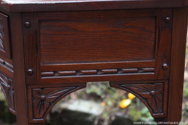 Image 10 of AN OLD CHARM TUDOR OAK COFFEE LAMP HALL CANTED CONSOLE TABLE