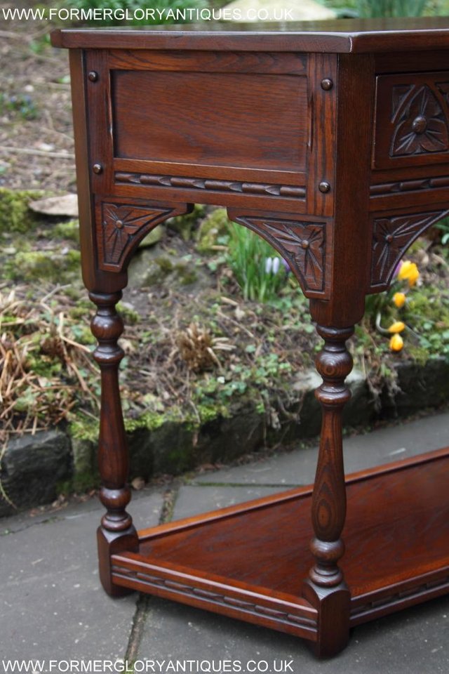 Image 14 of AN OLD CHARM TUDOR OAK COFFEE LAMP HALL CANTED CONSOLE TABLE