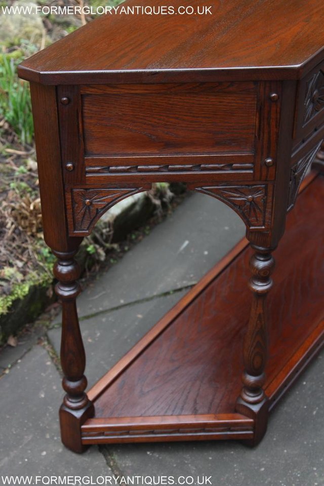 Image 21 of AN OLD CHARM TUDOR OAK COFFEE LAMP HALL CANTED CONSOLE TABLE