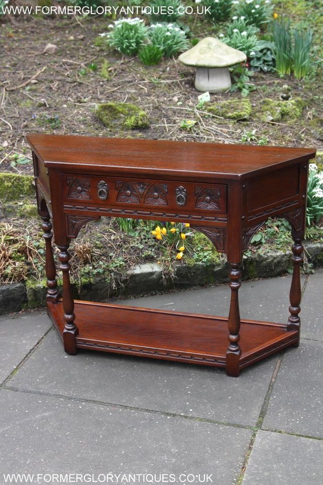 Image 26 of AN OLD CHARM TUDOR OAK COFFEE LAMP HALL CANTED CONSOLE TABLE