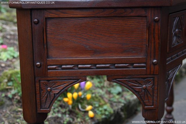 Image 28 of AN OLD CHARM TUDOR OAK COFFEE LAMP HALL CANTED CONSOLE TABLE