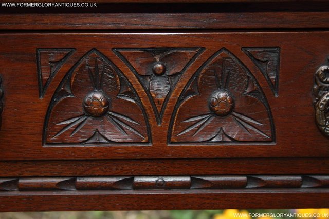 Image 31 of AN OLD CHARM TUDOR OAK COFFEE LAMP HALL CANTED CONSOLE TABLE