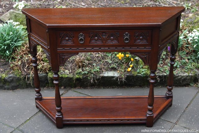 Image 34 of AN OLD CHARM TUDOR OAK COFFEE LAMP HALL CANTED CONSOLE TABLE