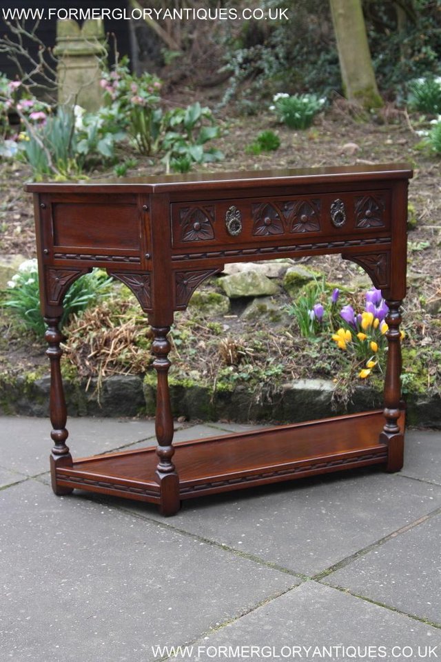 Image 37 of AN OLD CHARM TUDOR OAK COFFEE LAMP HALL CANTED CONSOLE TABLE