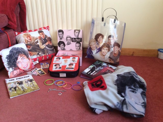 Preview of the first image of One Direction items.