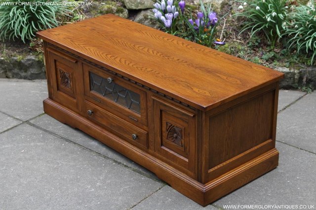 Image 2 of AN OLD CHARM OAK TV STAND BASE TABLE HI FI DVD CD CABINET