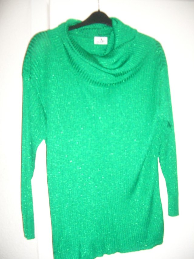 Preview of the first image of NEW BODE GREEN DESIGNER TOP RRP £95.