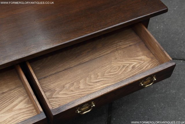 Image 44 of A TITCHMARSH GOODWIN STYLE OAK COFFEE PHONE SIDE LAMP TABLE