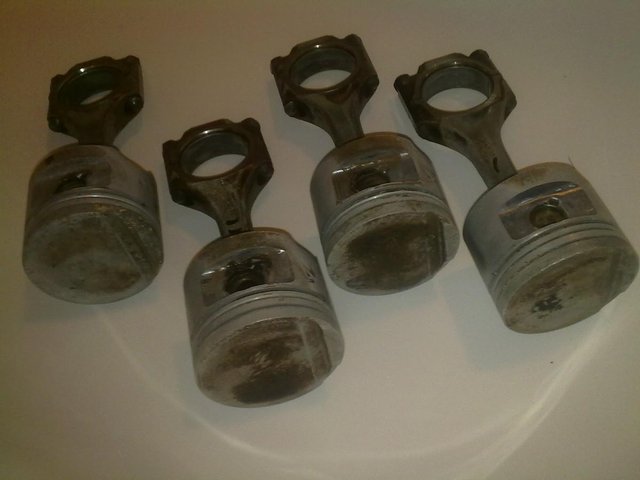 Preview of the first image of Mk2 Golf 16v / Jetta Corrado 16v 1.8L KR Pistons And ConRods.