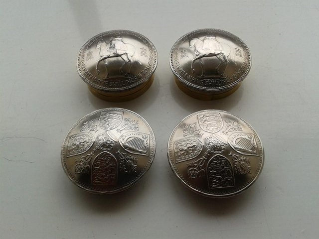 Image 2 of A Screw Top Lid Pill Box Made From UK Crown Coins