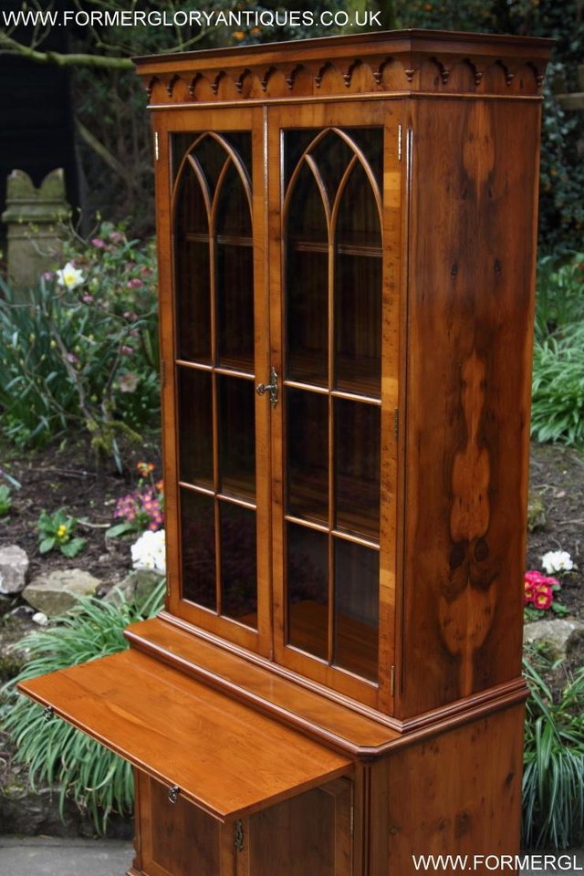 Image 21 of A BEVAN FUNNELL YEW BOOKCASE DRINKS DISPLAY CD DVD CABINET