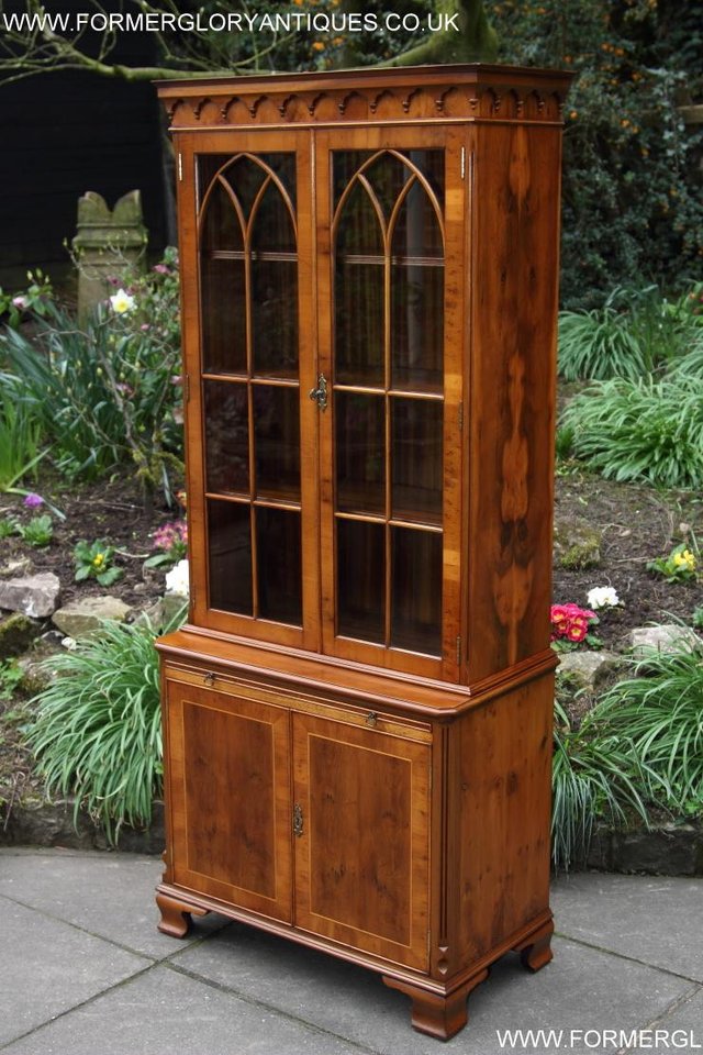 Image 40 of A BEVAN FUNNELL YEW BOOKCASE DRINKS DISPLAY CD DVD CABINET