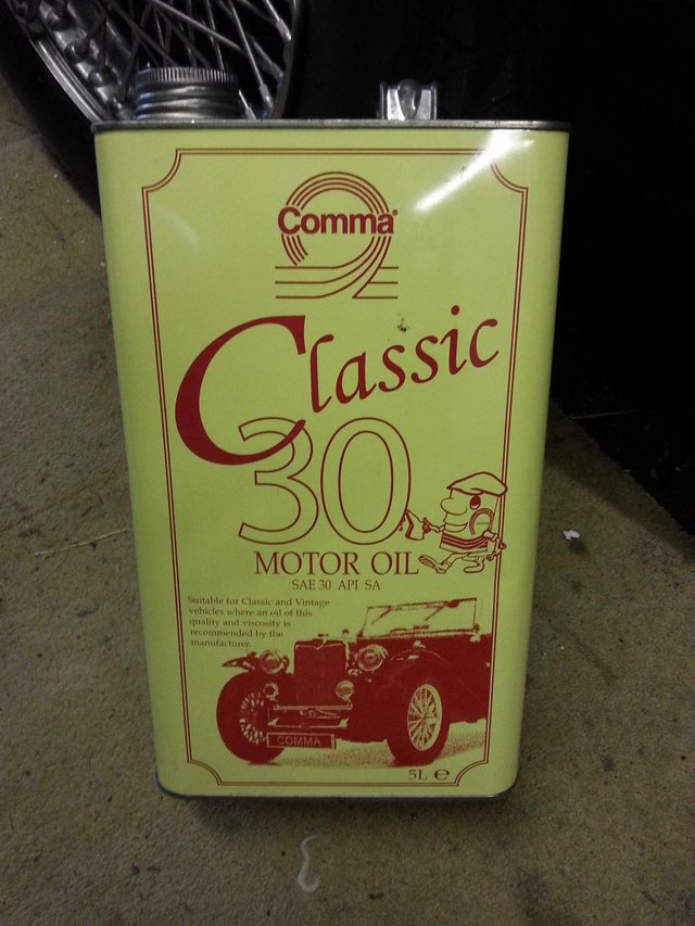 Preview of the first image of Classic Motor Oil 30 - 5 Ltr - Comma un opened.