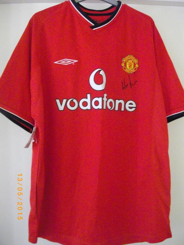 Image 2 of MANCHESTER UNITED WES BROWN Autographed Shirt