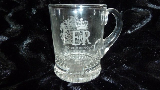 Image 3 of SILVER JUBILEE GLASS TANKARD 1977 Late Queen Elizabeth 2nd