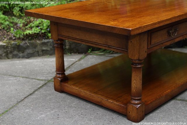 Image 31 of TITCHMARSH & GOODWIN OAK OCCASIONAL COFFEE LAMP PHONE TABLE