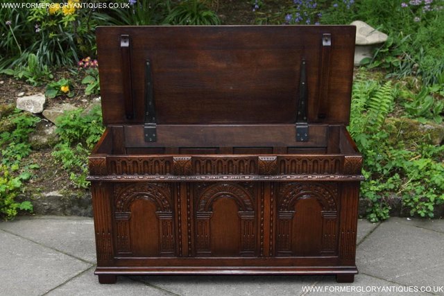 Image 4 of A TITCHMARSH & GOODWIN CARVED OAK BLANKET TOY BOX RUG CHEST