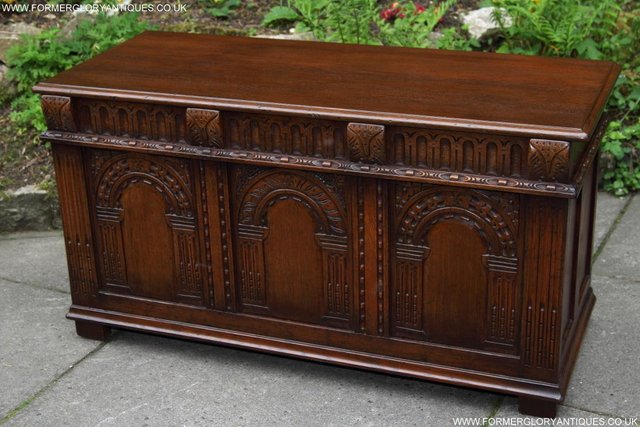 Image 7 of A TITCHMARSH & GOODWIN CARVED OAK BLANKET TOY BOX RUG CHEST