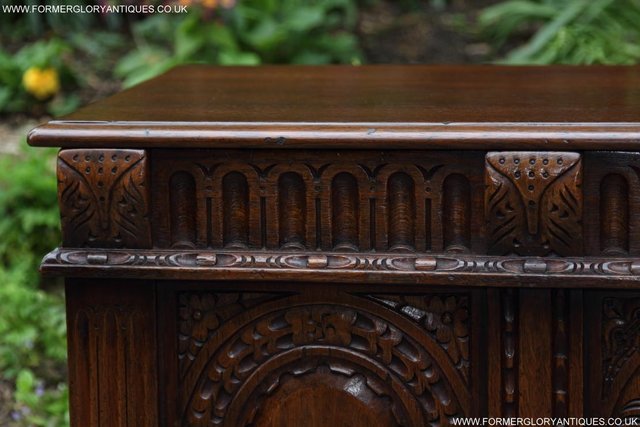 Image 8 of A TITCHMARSH & GOODWIN CARVED OAK BLANKET TOY BOX RUG CHEST