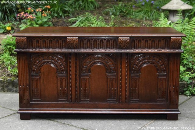 Image 15 of A TITCHMARSH & GOODWIN CARVED OAK BLANKET TOY BOX RUG CHEST