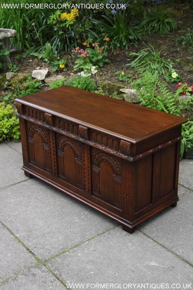 Image 16 of A TITCHMARSH & GOODWIN CARVED OAK BLANKET TOY BOX RUG CHEST