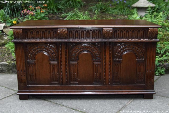 Image 21 of A TITCHMARSH & GOODWIN CARVED OAK BLANKET TOY BOX RUG CHEST